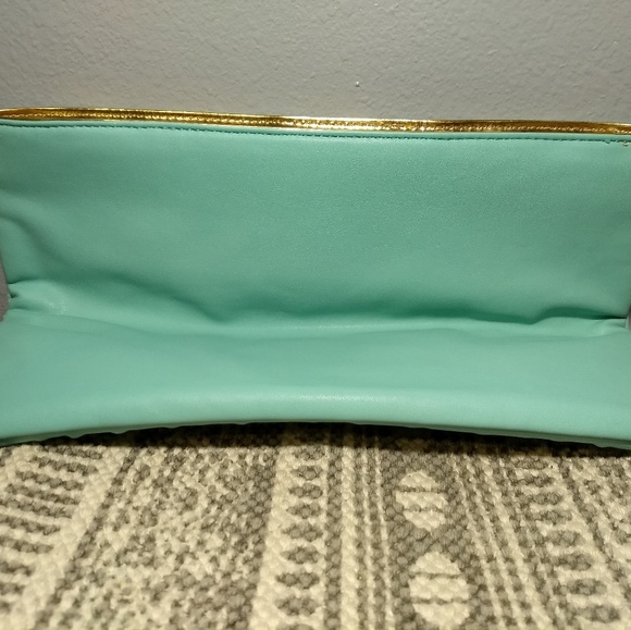 Clutch - Picture 3 of 6